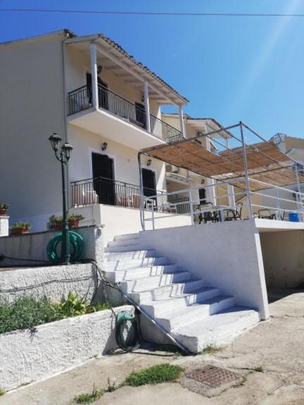 Dimitrakis Apartments Kassiopi Luaran gambar